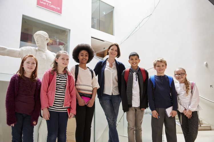 A museum curator meets with students.